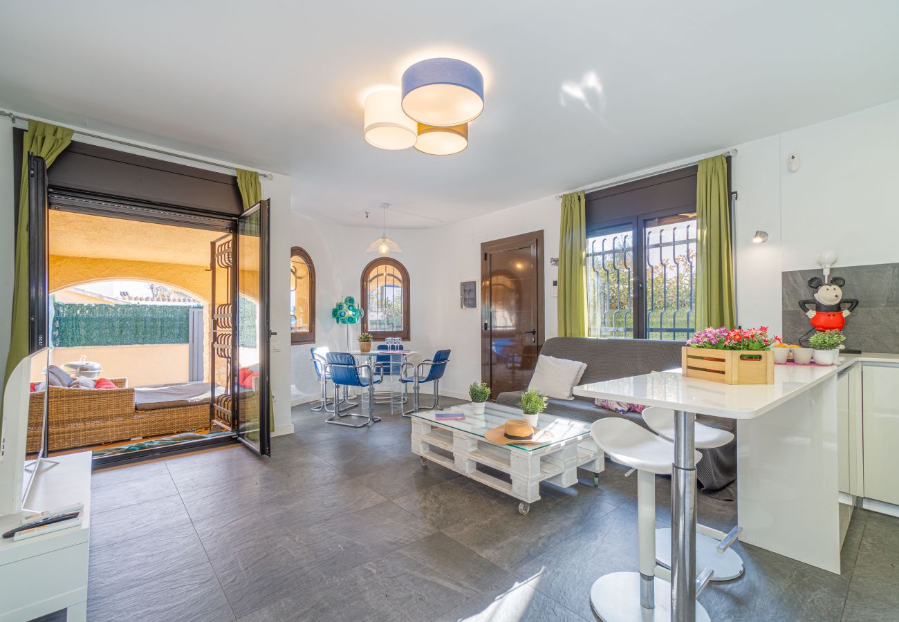 Villa in Empuriabrava - 0130-MONTGRI House with private pool