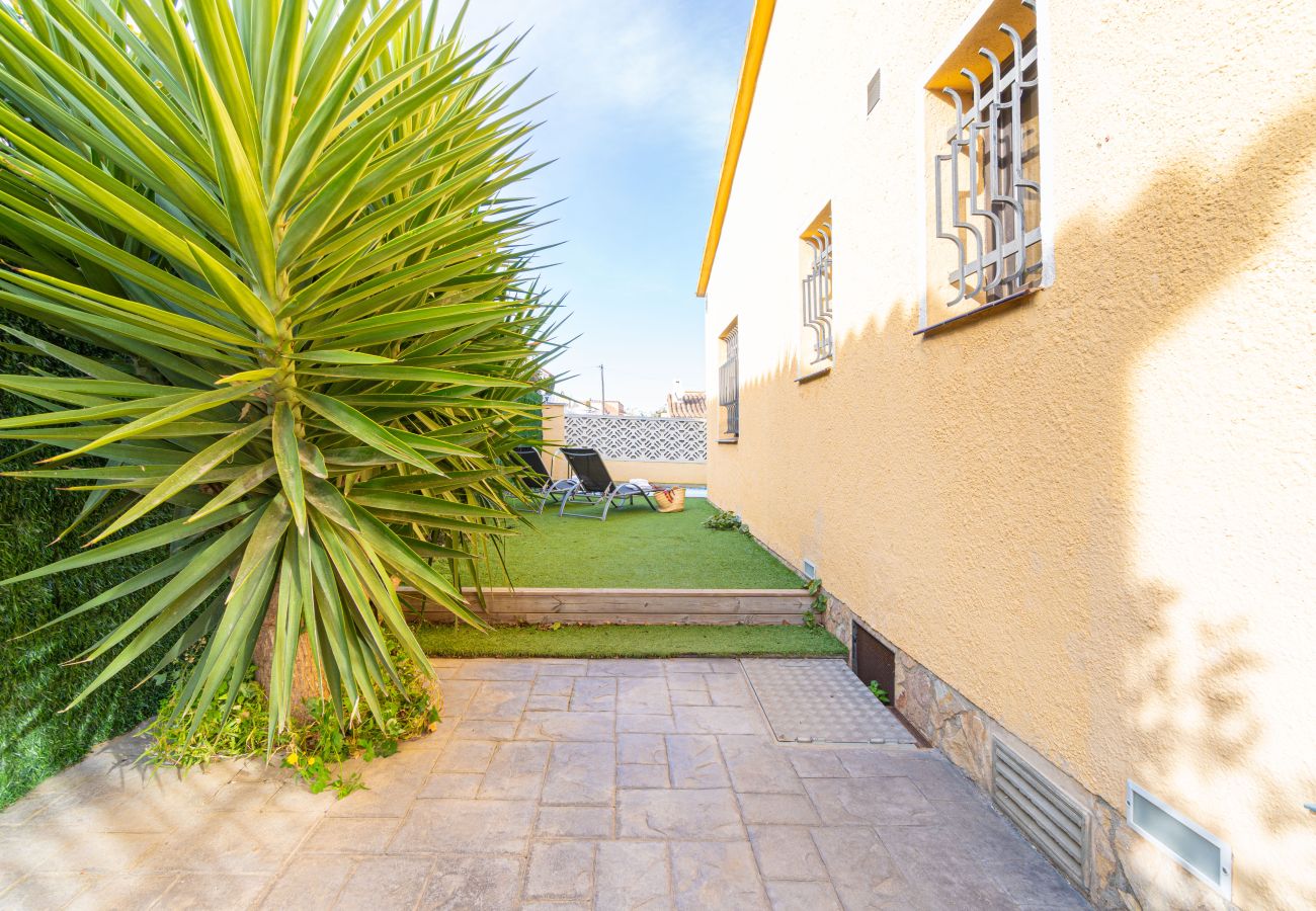 Villa in Empuriabrava - 0130-MONTGRI House with private pool