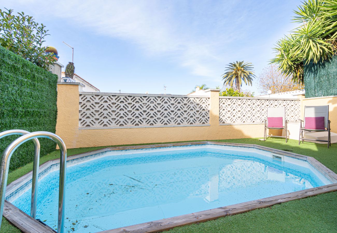 Villa in Empuriabrava - 0130-MONTGRI House with private pool