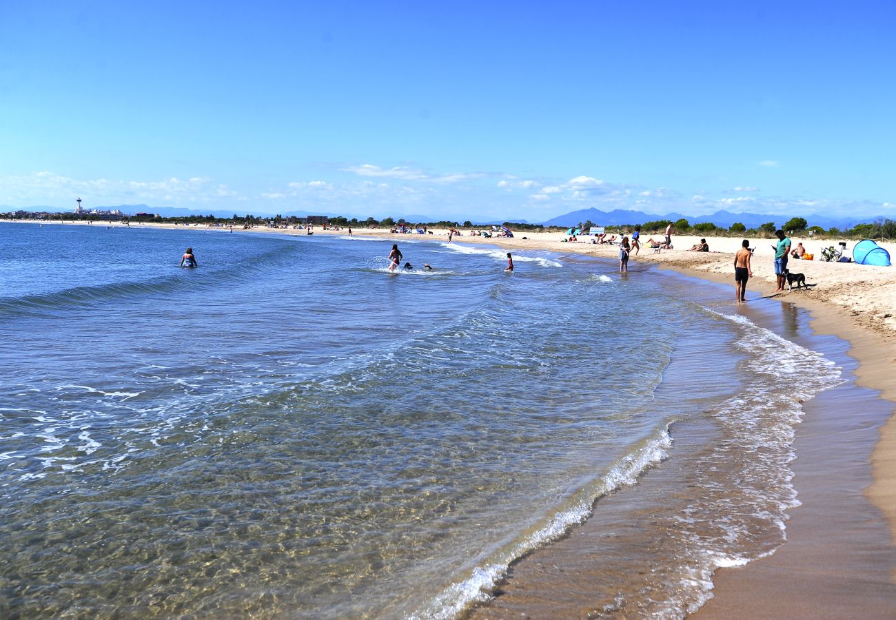 Villa in Empuriabrava - 0190-SANT MAURICI House with private pool