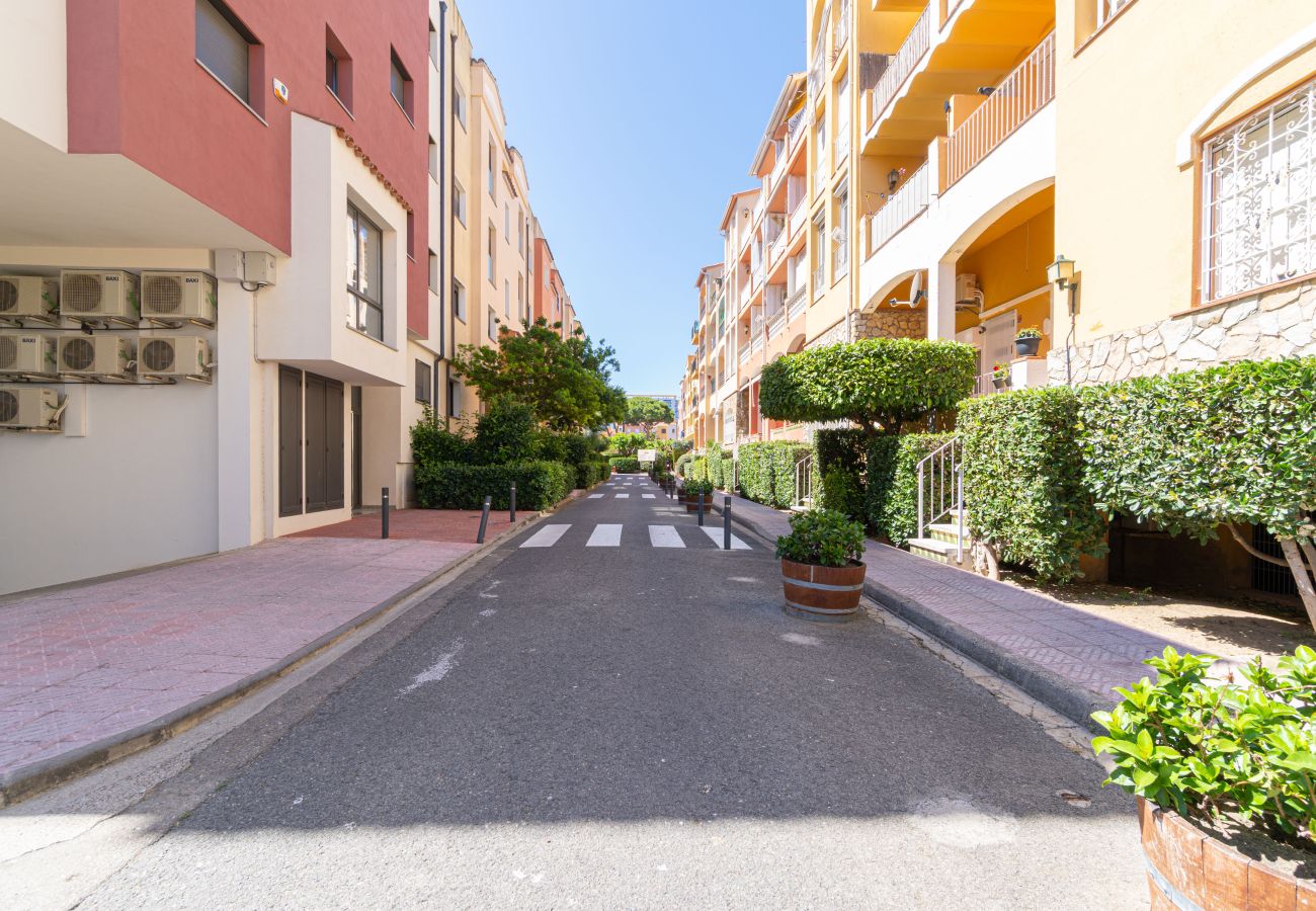 Apartment in Empuriabrava - 0064-GRAN RESERVA Apartment near the beach