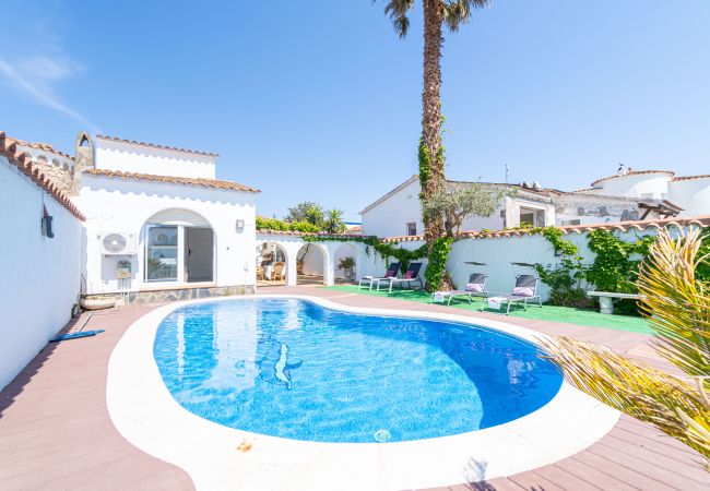 Villa in Empuriabrava - 0149-VALIRA House at the canal with pool and mooring
