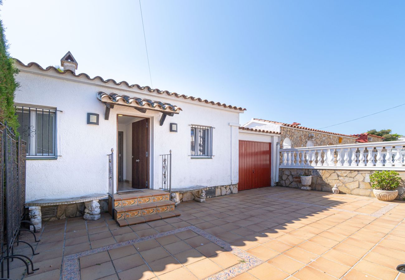 Villa in Empuriabrava - 0149-VALIRA House at the canal with pool and mooring