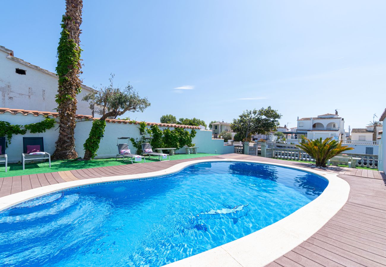 Villa in Empuriabrava - 0149-VALIRA House at the canal with pool and mooring