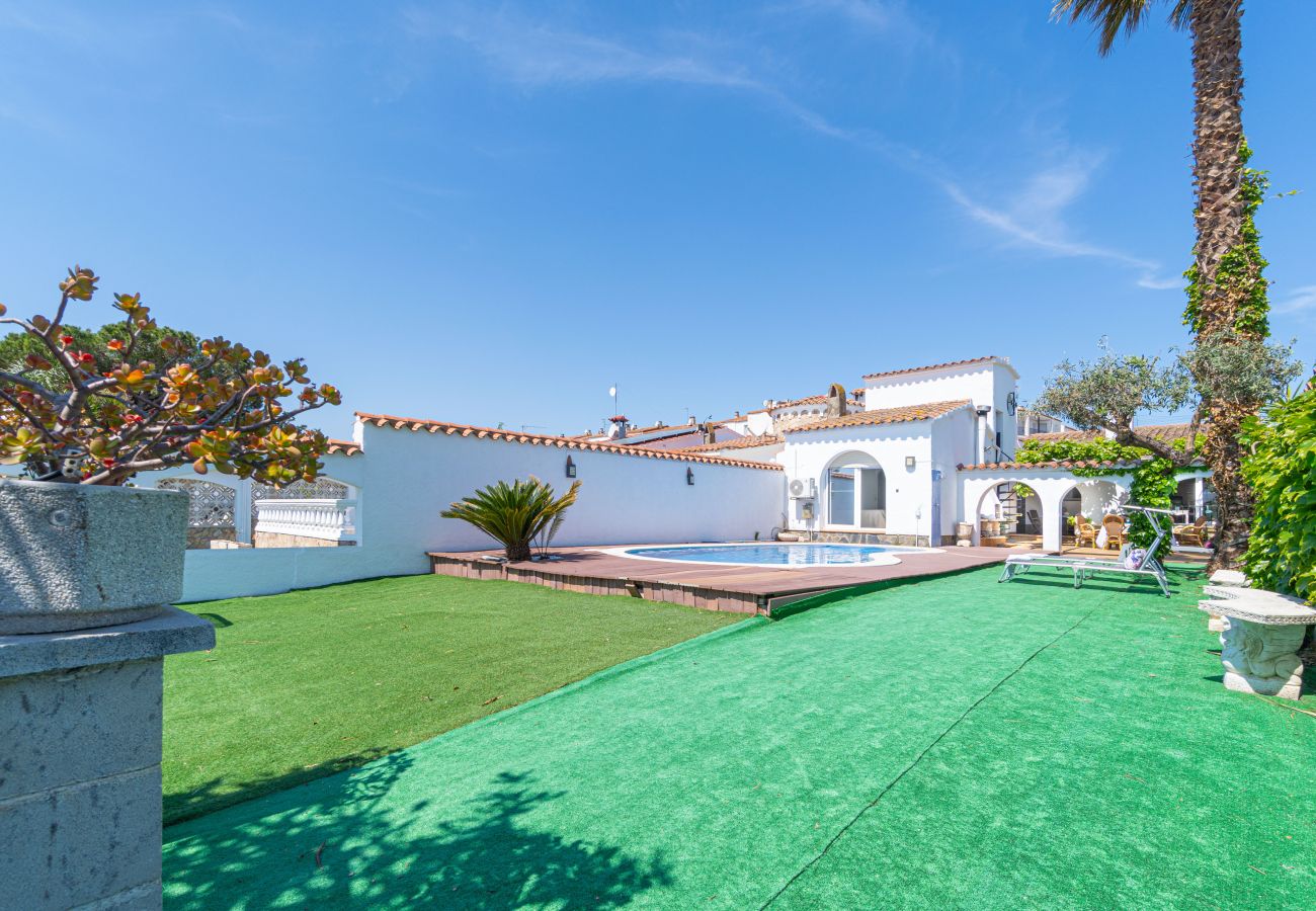 Villa in Empuriabrava - 0149-VALIRA House at the canal with pool and mooring