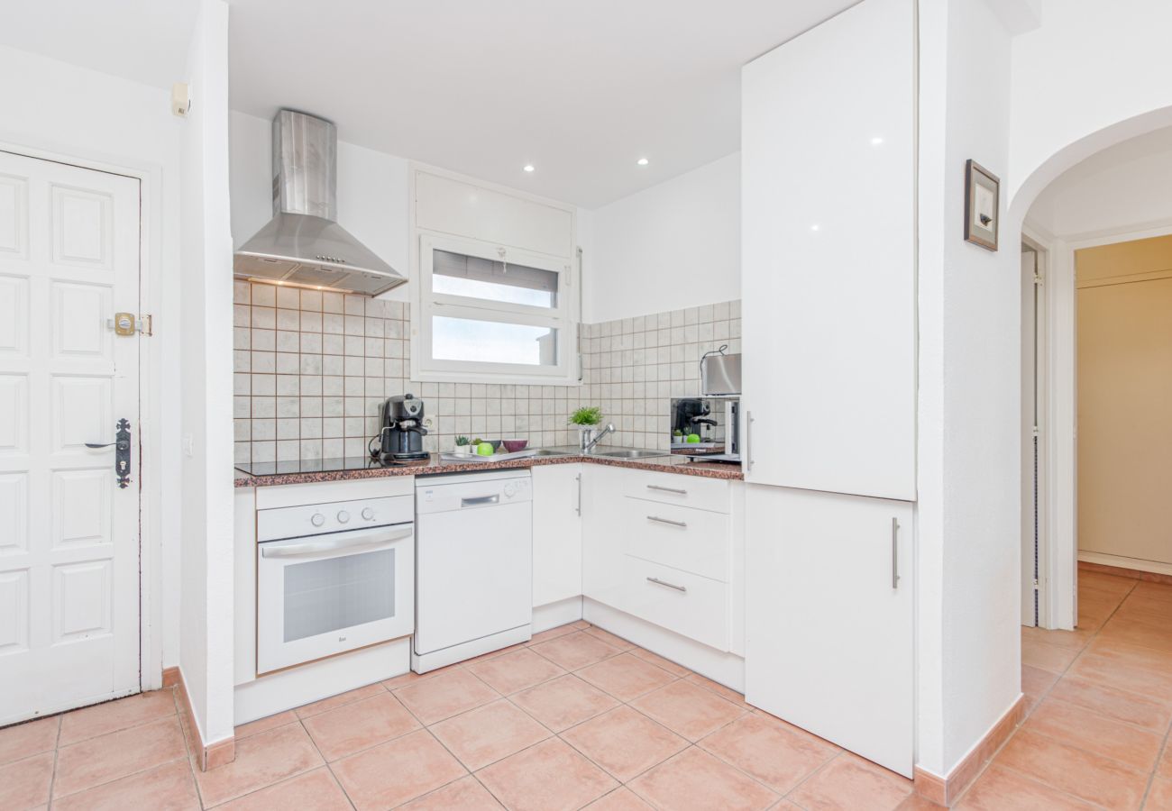 Apartment in Empuriabrava - 0147-PORT SOTAVENT Apartment with canal view and pool