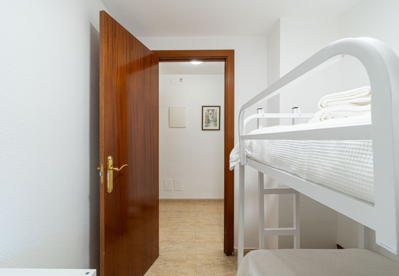 Apartment in Empuriabrava - 0088-MIRABLAU Apartment with side views of the beach