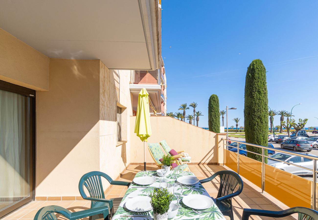 Apartment in Empuriabrava - 0088-MIRABLAU Apartment with side views of the beach