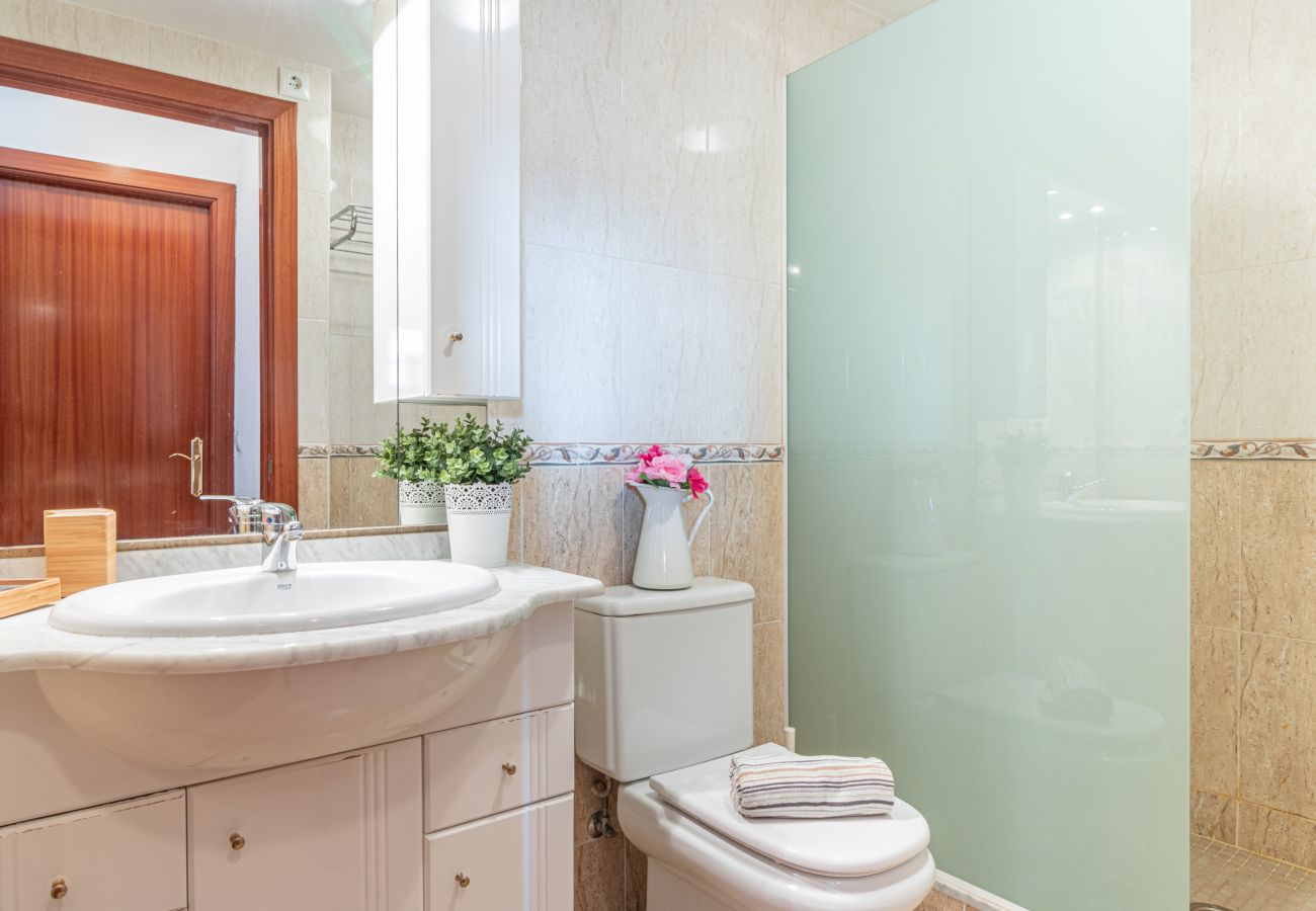 Apartment in Empuriabrava -  0089-MIRABLAU Apartment with side views of the beach