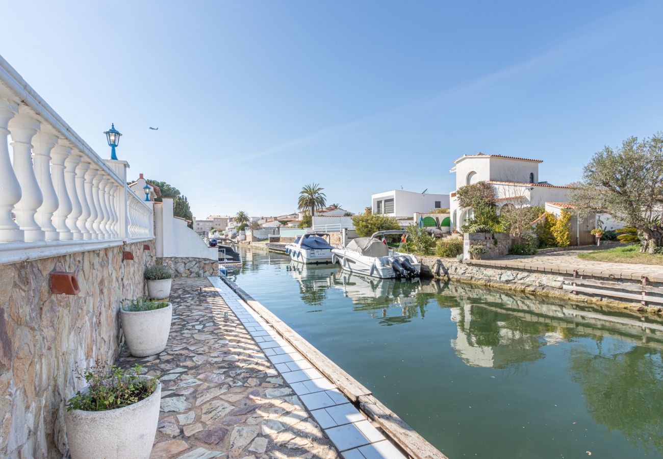Villa à Empuriabrava - 0038-CREUS Maison au canal avec piscine et amarrage