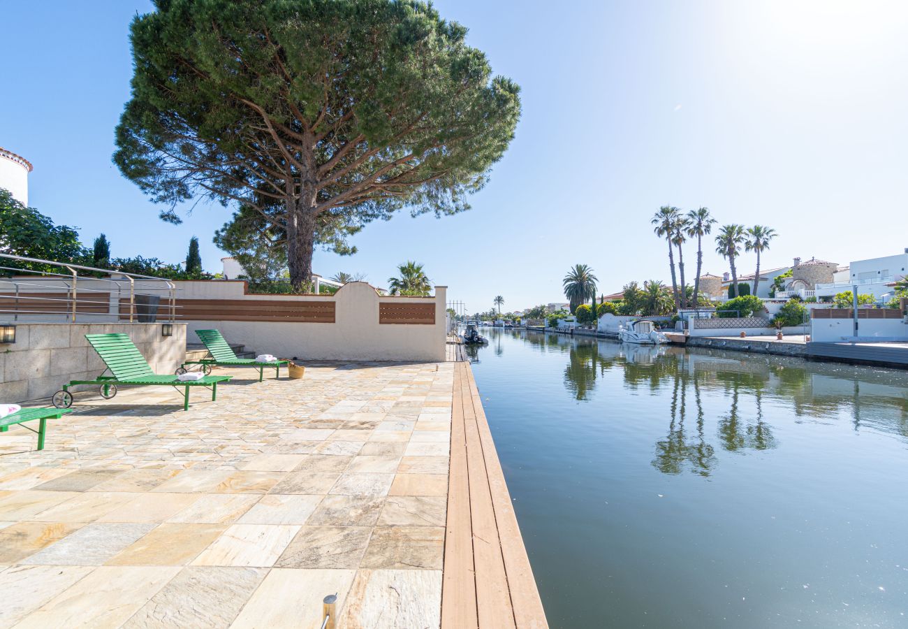 Villa à Empuriabrava - 0031-TER Maison au canal avec piscine, amarrage et studio