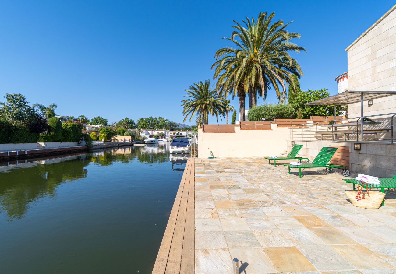 Villa à Empuriabrava - 0031-TER Maison au canal avec piscine, amarrage et studio