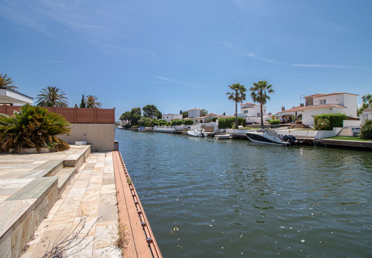 Villa à Empuriabrava - 0141-PANI Maison au canal avec piscine et amarrage