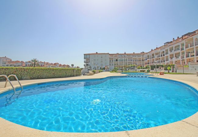 Appartement à Empuriabrava - 0137-SANT MAURICI Appartement avec vue sur le canal et piscine
