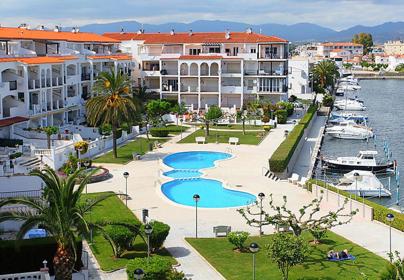 Appartement à Empuriabrava - 0137-SANT MAURICI Appartement avec vue sur le canal et piscine