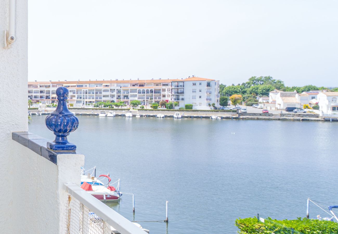 Appartement à Empuriabrava - 0183-SANT MAURICI Appartement avec vue sur canal et parking