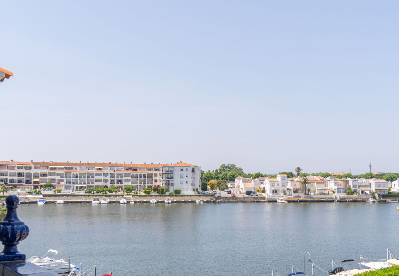 Appartement à Empuriabrava - 0183-SANT MAURICI Appartement avec vue sur canal et parking