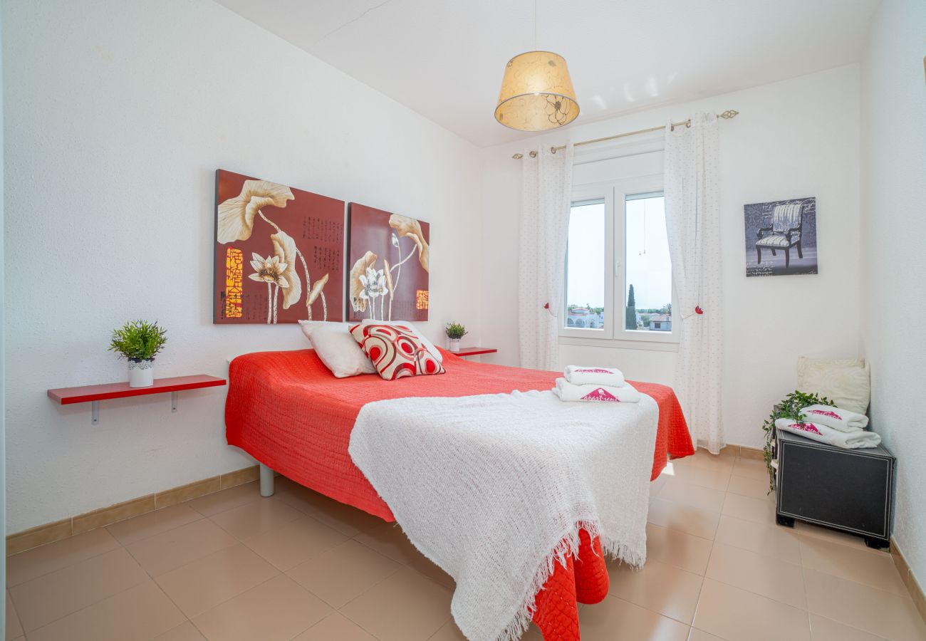 Appartement à Empuriabrava - 0183-SANT MAURICI Appartement avec vue sur canal et parking