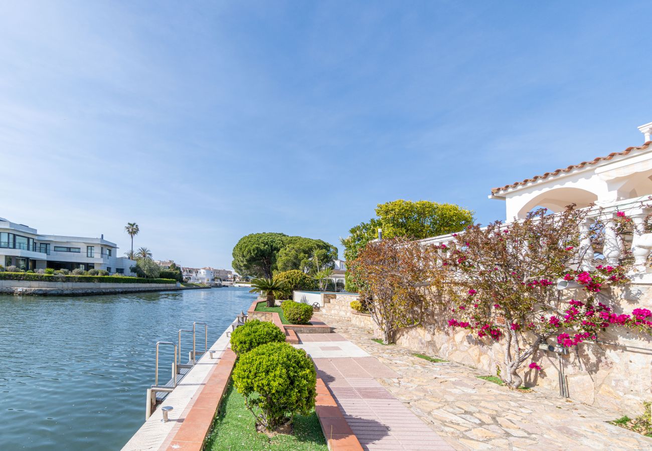 Villa à Empuriabrava - 0002-FLUVIA Maison au canal avec piscine et amarrage