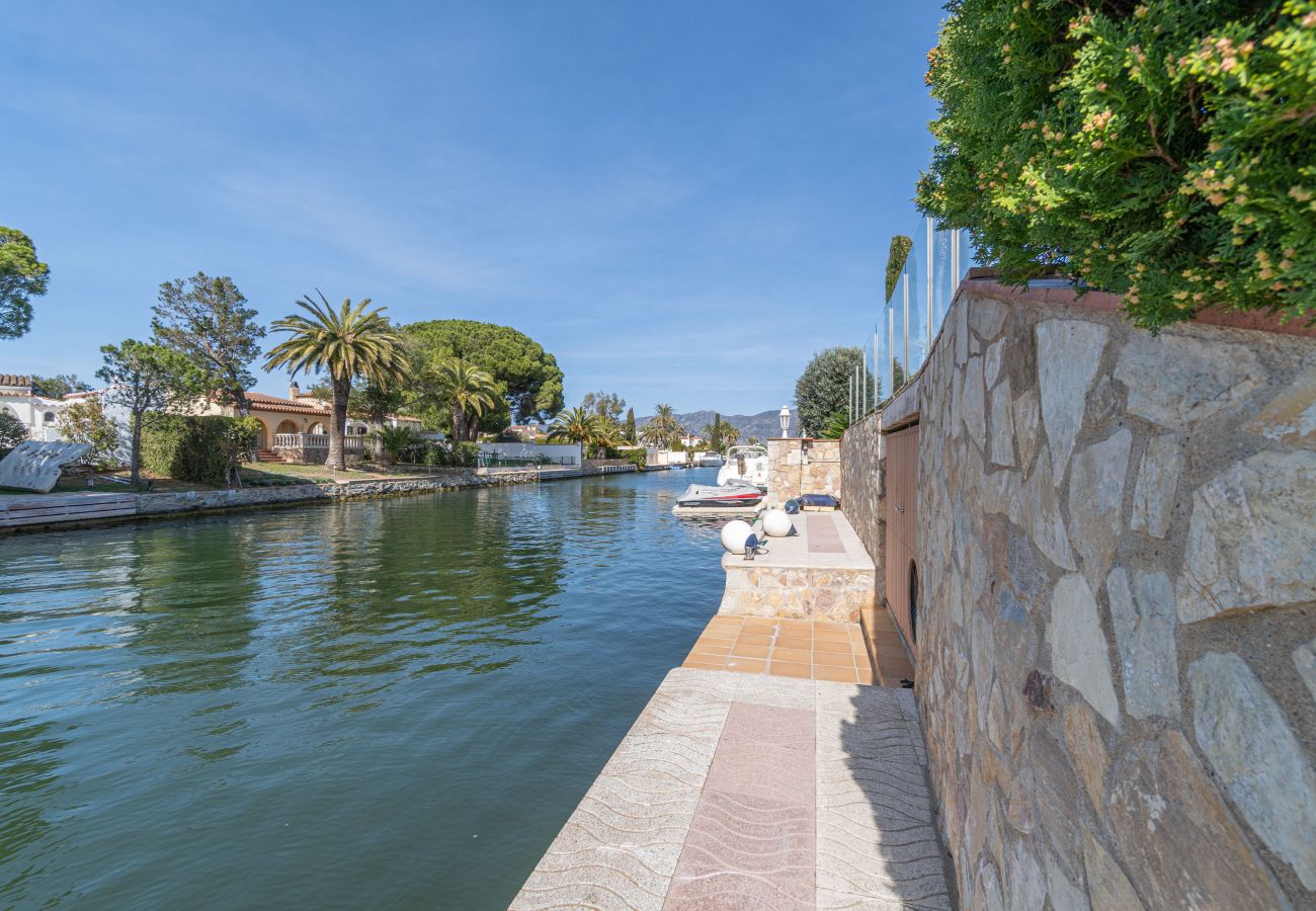 Villa à Empuriabrava - 0002-FLUVIA Maison au canal avec piscine et amarrage