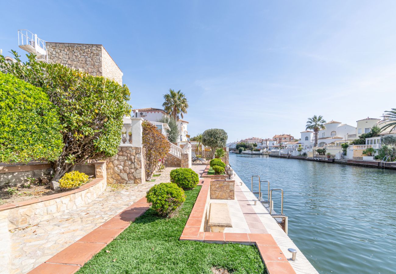 Villa à Empuriabrava - 0002-FLUVIA Maison au canal avec piscine et amarrage