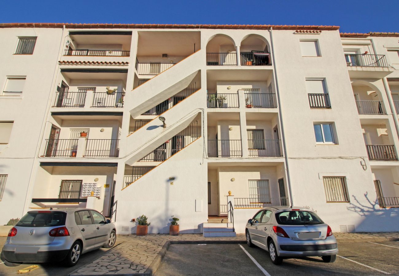 Appartement à Empuriabrava - 0185-SANT MAURICI Appartement avec piscine communautaire et vue sur le canal 