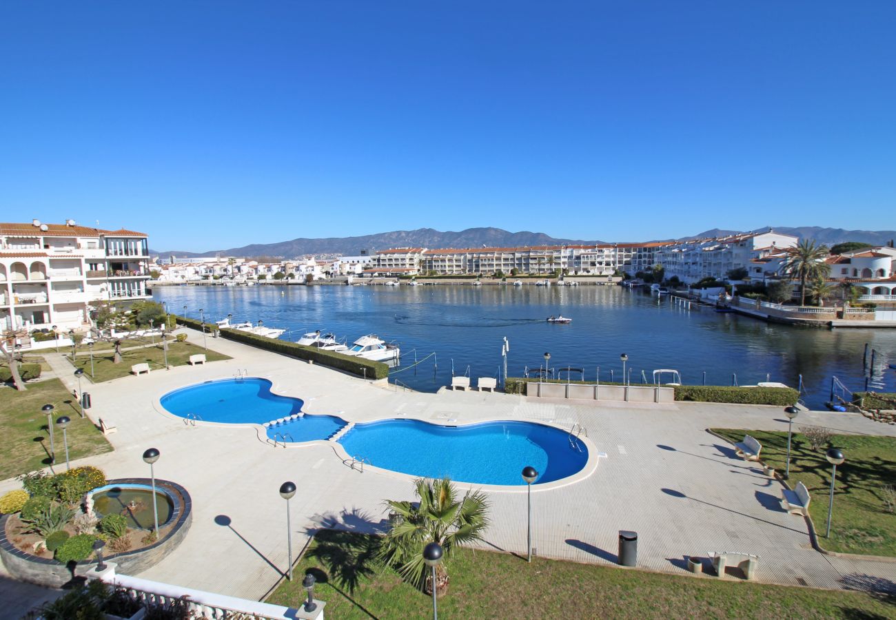 Appartement à Empuriabrava - 0136-SANT MAURICI Appartement avec vue sur le canal et piscine