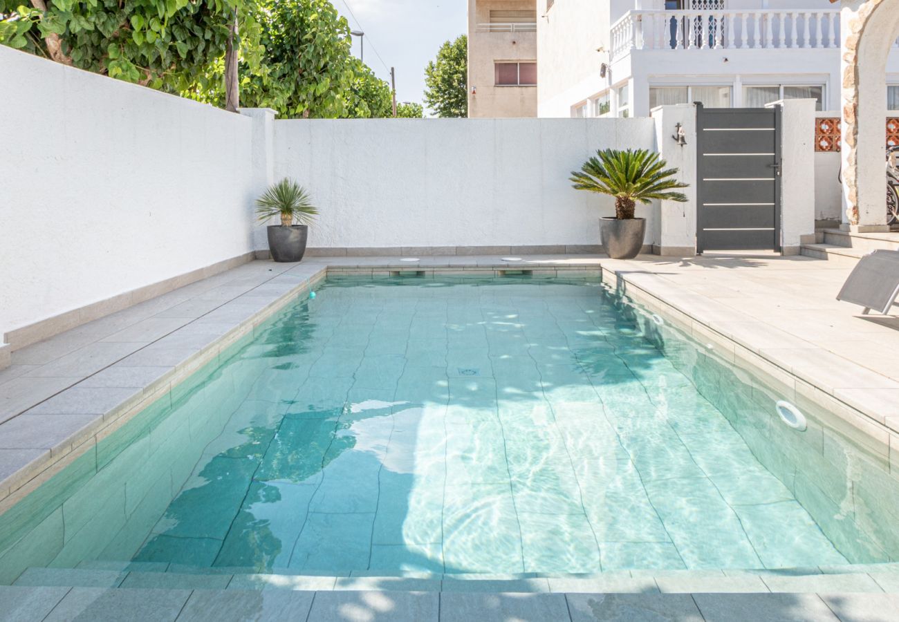 Villa à Empuriabrava - 0190-SANT MAURICI Maison avec piscine privée