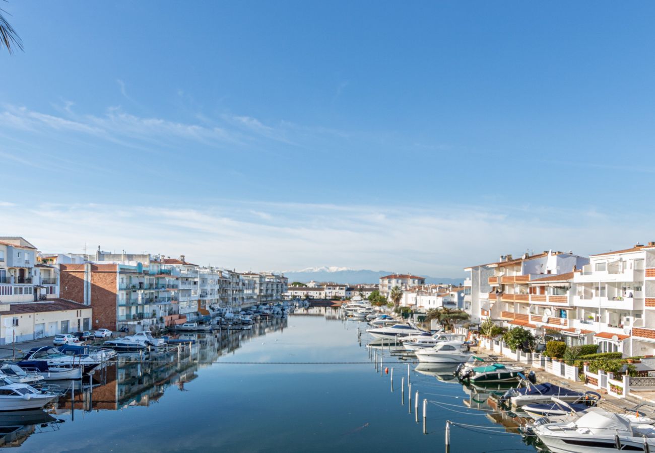 Appartement à Empuriabrava - 0147-PORT SOTAVENT Appartement avec vue sur le canal et piscine