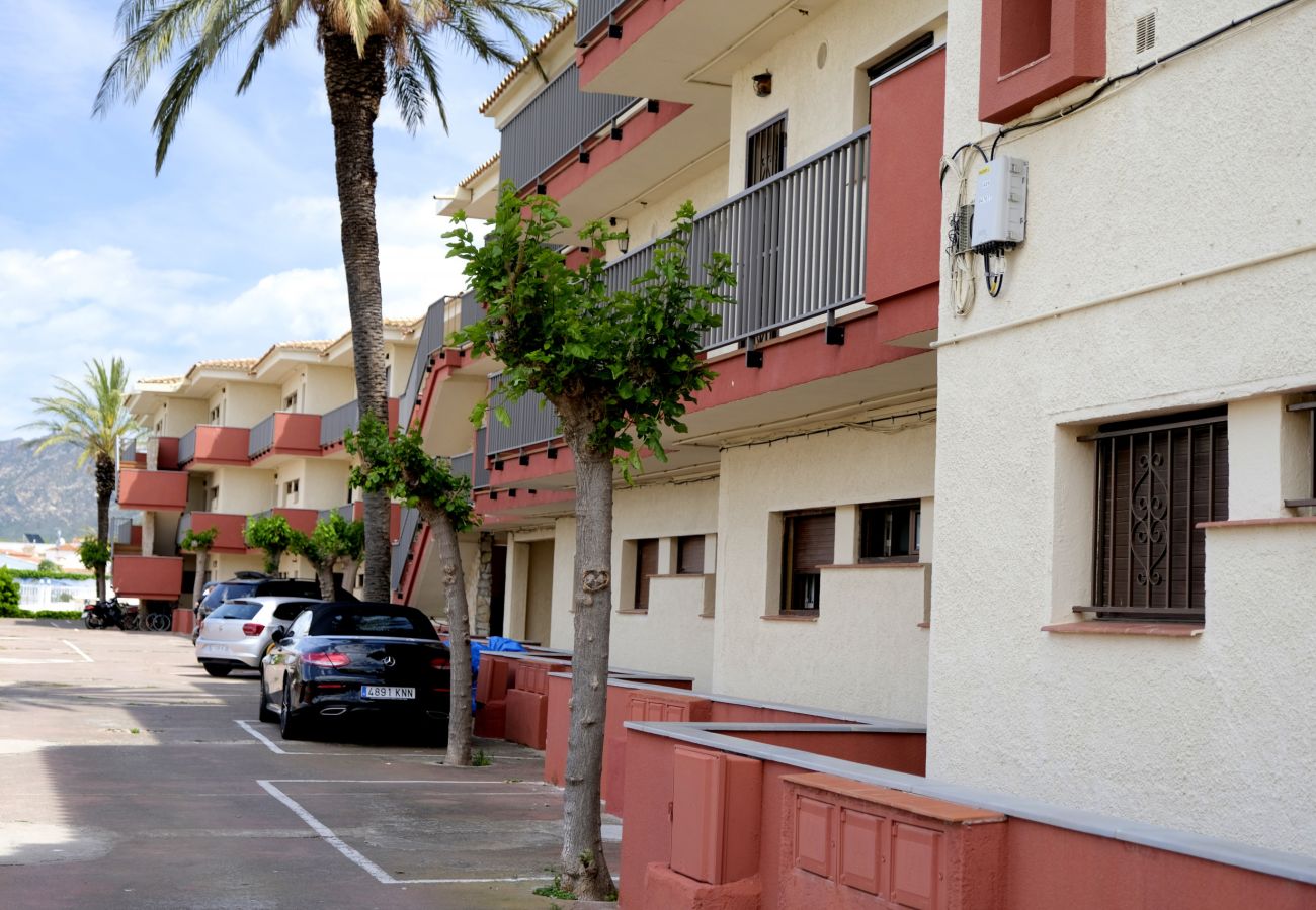 Appartement à Empuriabrava - 0147-PORT SOTAVENT Appartement avec vue sur le canal et piscine