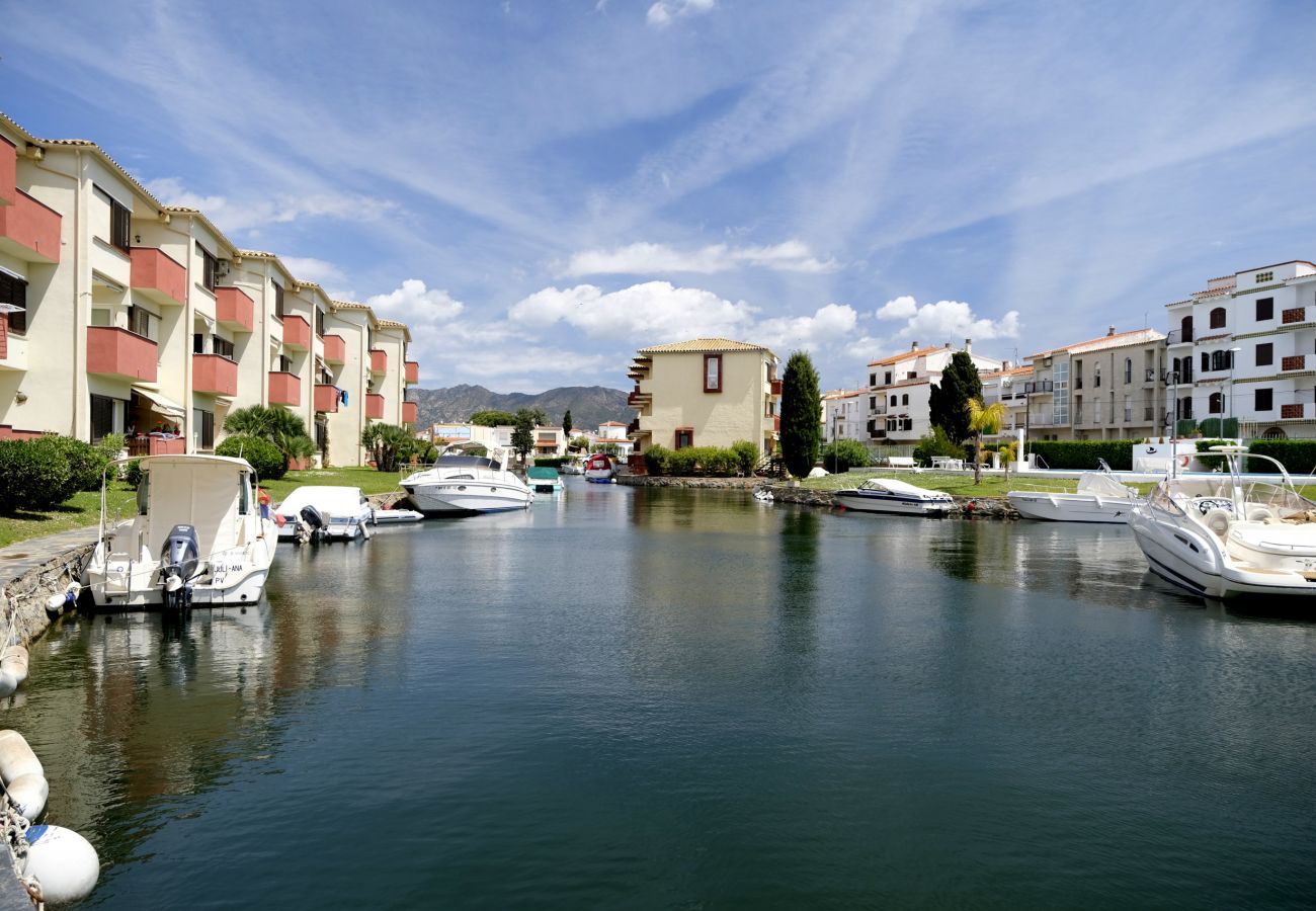 Appartement à Empuriabrava - 0147-PORT SOTAVENT Appartement avec vue sur le canal et piscine