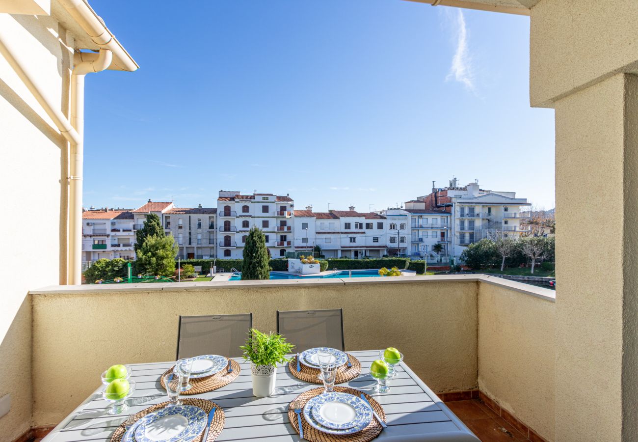 Appartement à Empuriabrava - 0147-PORT SOTAVENT Appartement avec vue sur le canal et piscine