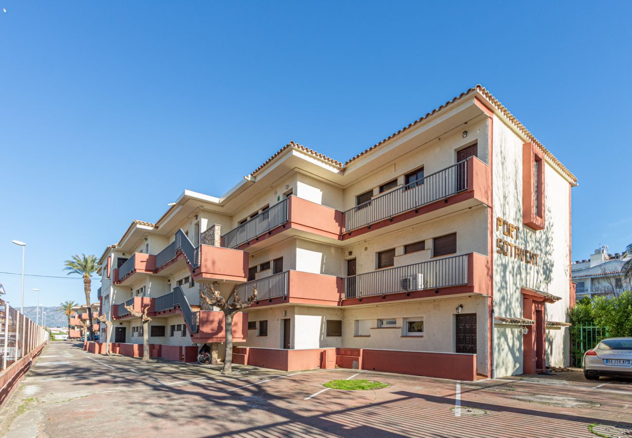 Appartement à Empuriabrava - 0147-PORT SOTAVENT Appartement avec vue sur le canal et piscine