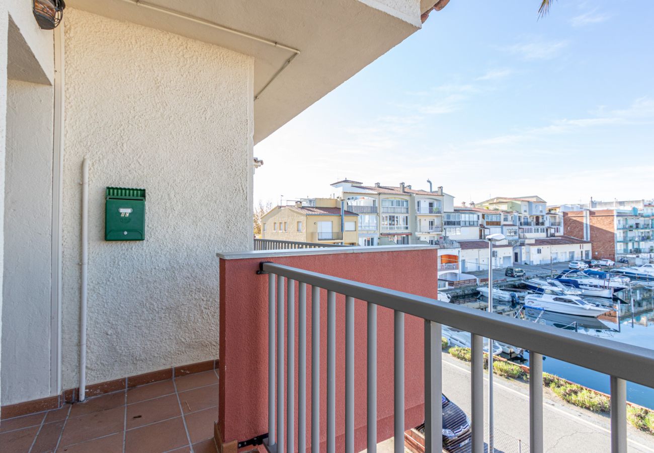 Appartement à Empuriabrava - 0147-PORT SOTAVENT Appartement avec vue sur le canal et piscine