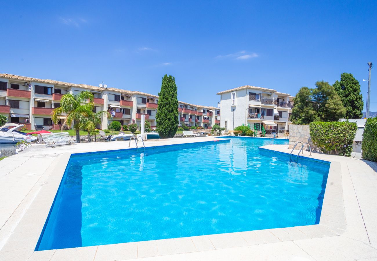 Appartement à Empuriabrava - 0147-PORT SOTAVENT Appartement avec vue sur le canal et piscine