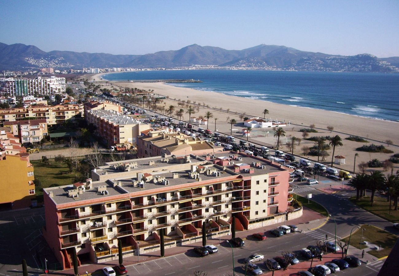 Appartement à Empuriabrava - 0089-MIRABLAU Appartement avec vue latérale sur la plage