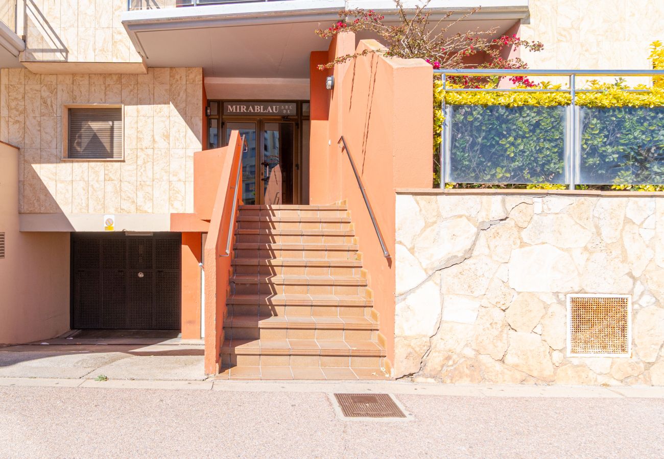 Appartement à Empuriabrava - 0089-MIRABLAU Appartement avec vue latérale sur la plage