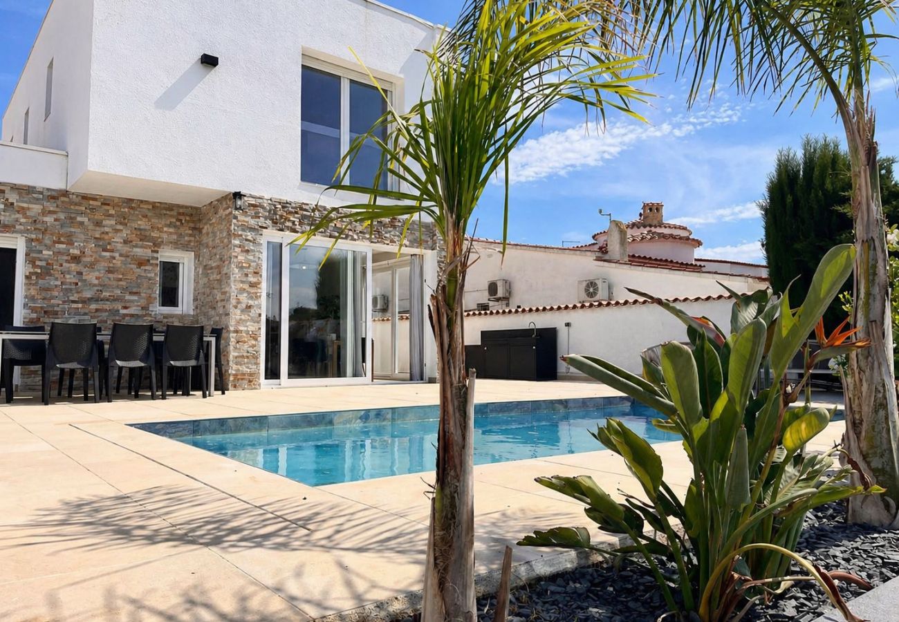 Villa à Empuriabrava - 0040-CAP RAS Maison au canal avec piscine et amarrage