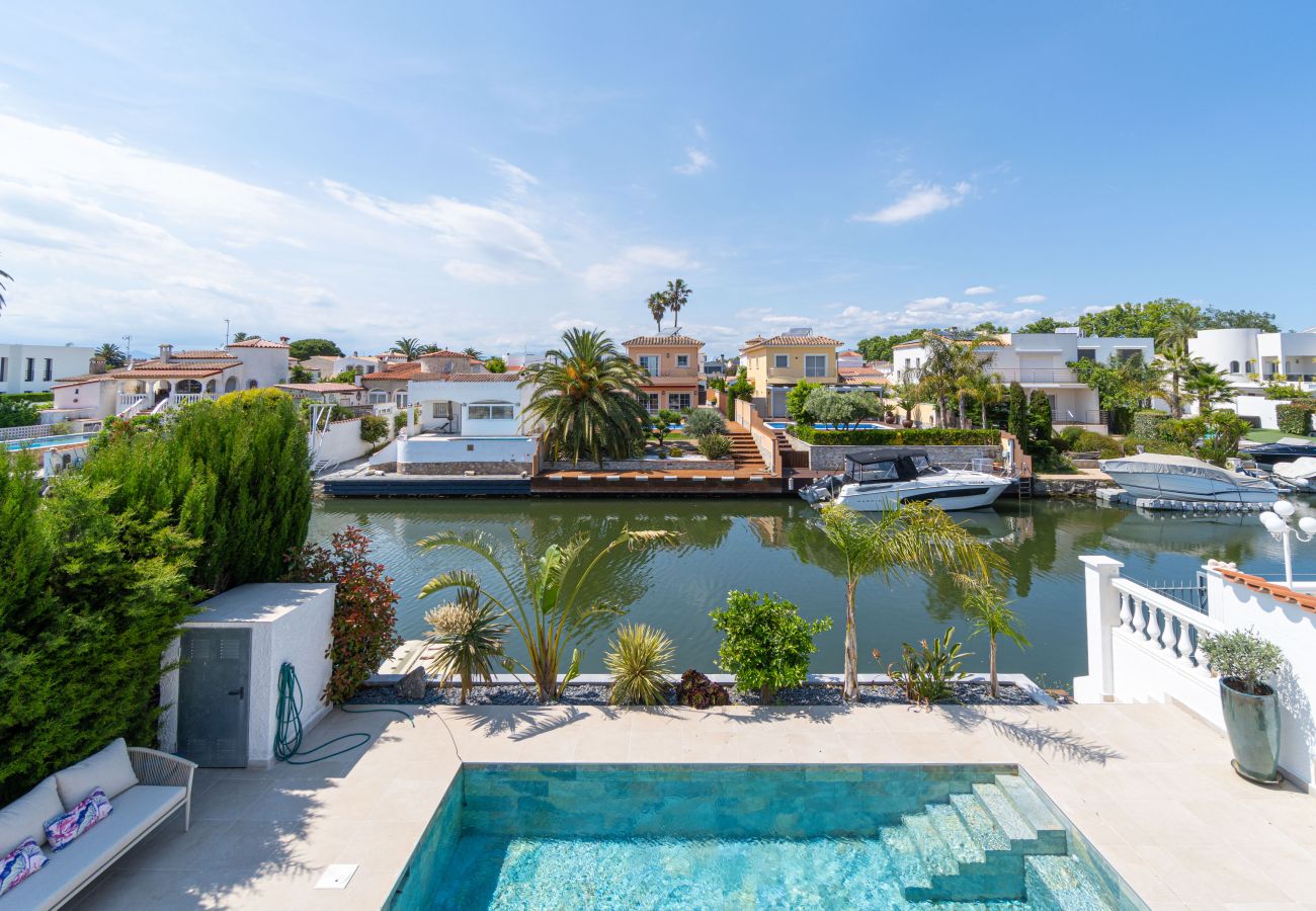 Villa à Empuriabrava - 0040-CAP RAS Maison au canal avec piscine et amarrage