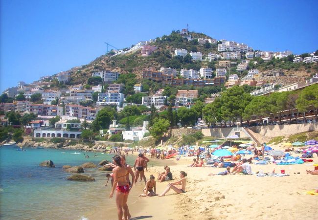 Апартаменты на Rosas / Roses - 2027-POETA MARQUINA Квартира с 2 спальнями Апартаменты на Rosas / Roses - 2027-POETA MARQUINA Квартира с 2 спальнями