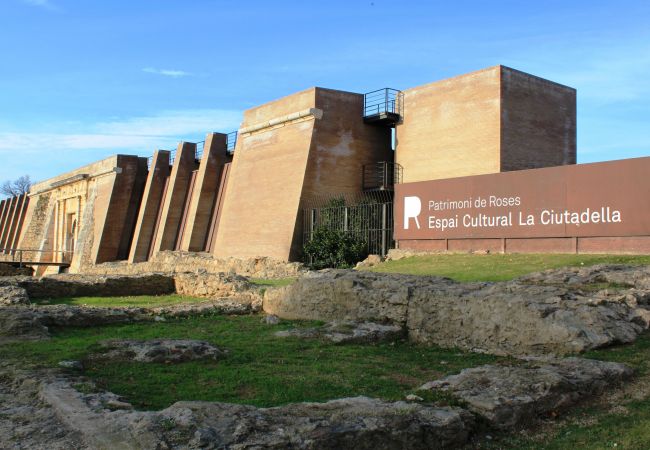 Апартаменты на Rosas / Roses - 2027-POETA MARQUINA Квартира с 2 спальнями Апартаменты на Rosas / Roses - 2027-POETA MARQUINA Квартира с 2 спальнями