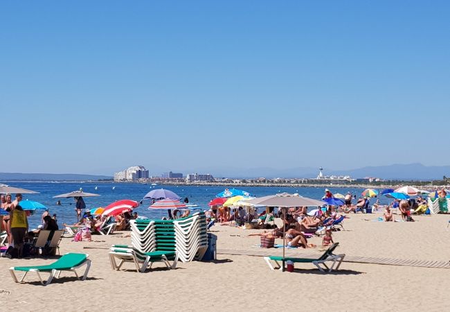 Апартаменты на Rosas / Roses - 2027-POETA MARQUINA Квартира с 2 спальнями Апартаменты на Rosas / Roses - 2027-POETA MARQUINA Квартира с 2 спальнями