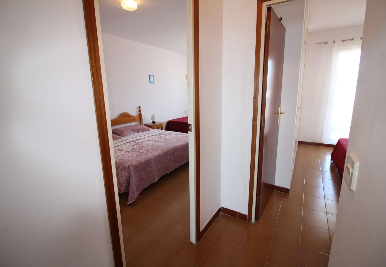 Апартаменты на Эмпуриабра / Empuriabrava - 0186-SAN LUIS Апартаменты с видом на море