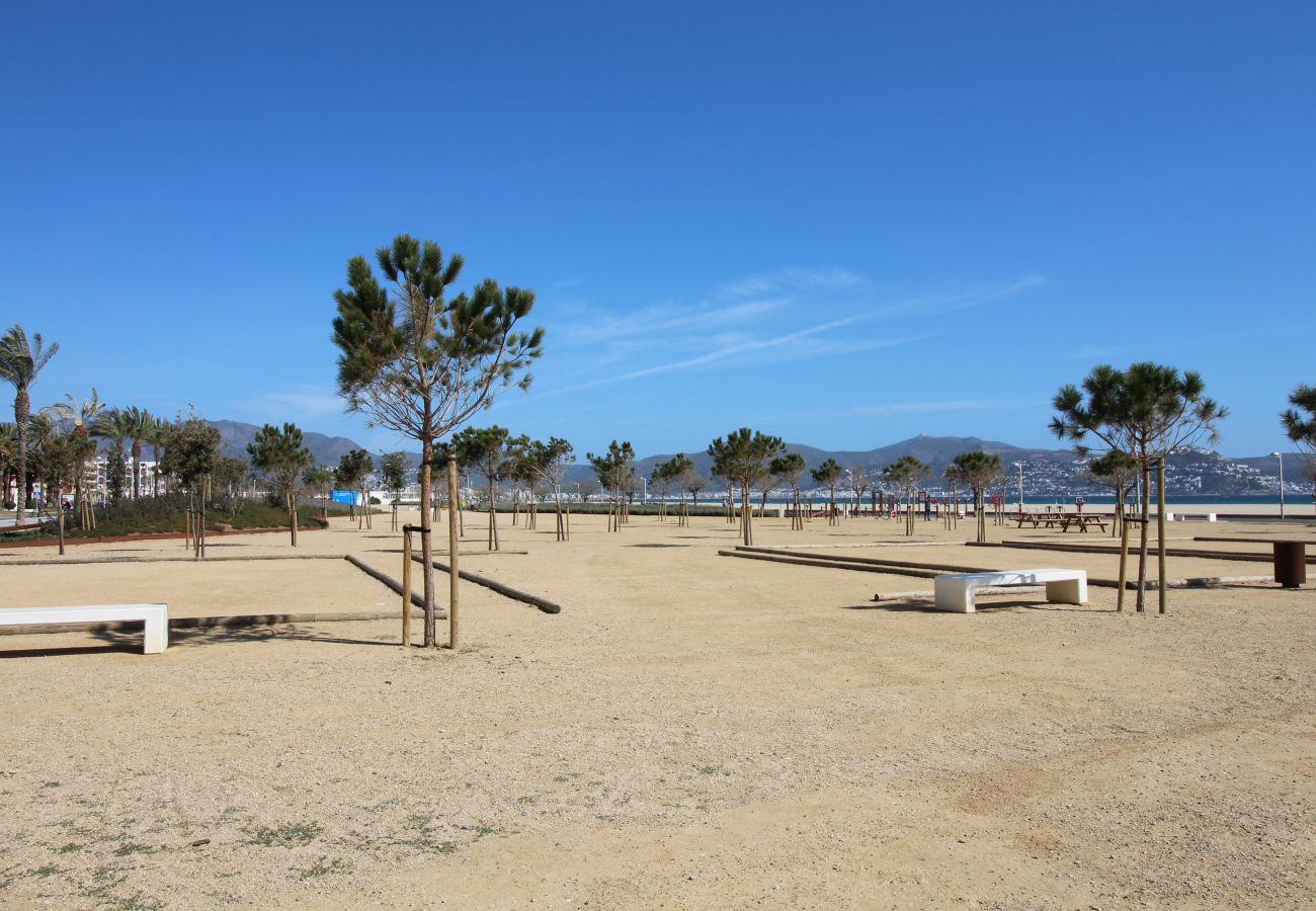 Апартаменты на Эмпуриабра / Empuriabrava - 0186-SAN LUIS Апартаменты с видом на море