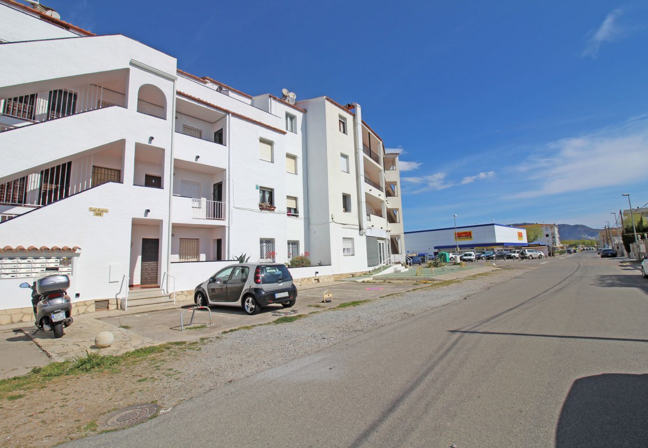 Апартаменты на Эмпуриабра / Empuriabrava - 0183-SANT MAURICI Квартира с видом на канал и парковкой