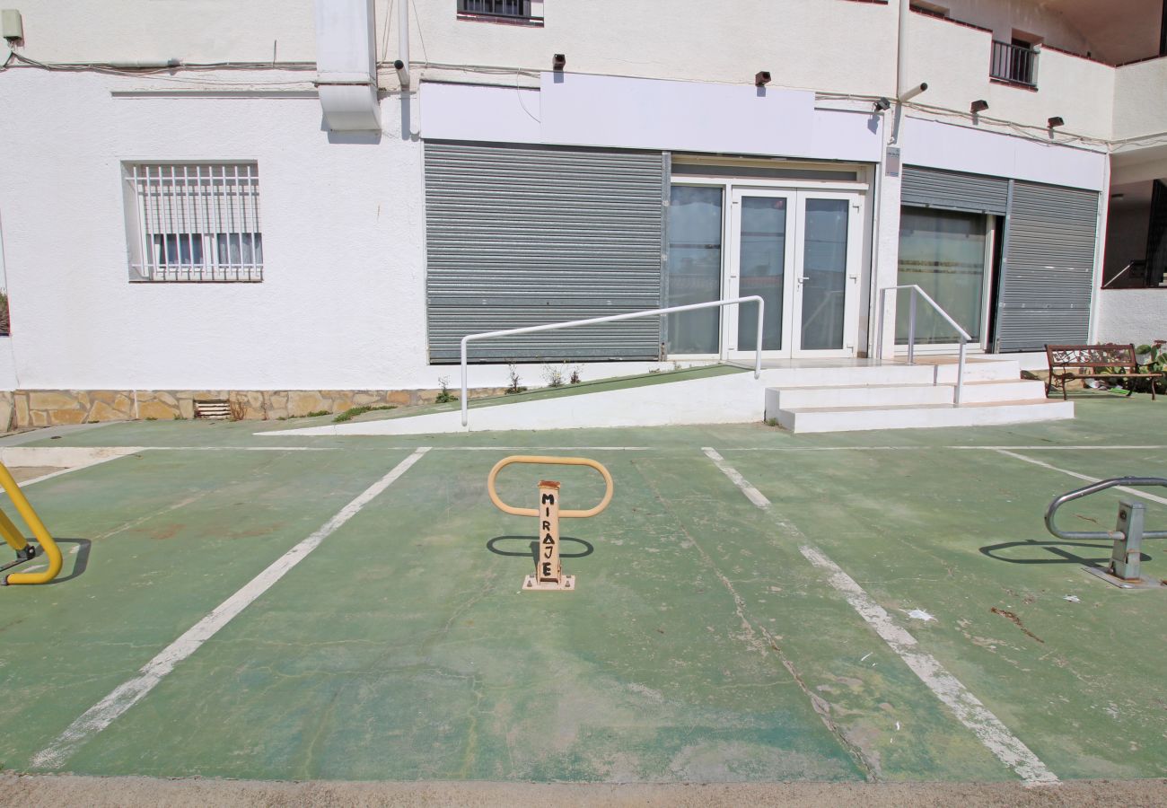 Апартаменты на Эмпуриабра / Empuriabrava - 0183-SANT MAURICI Квартира с видом на канал и парковкой