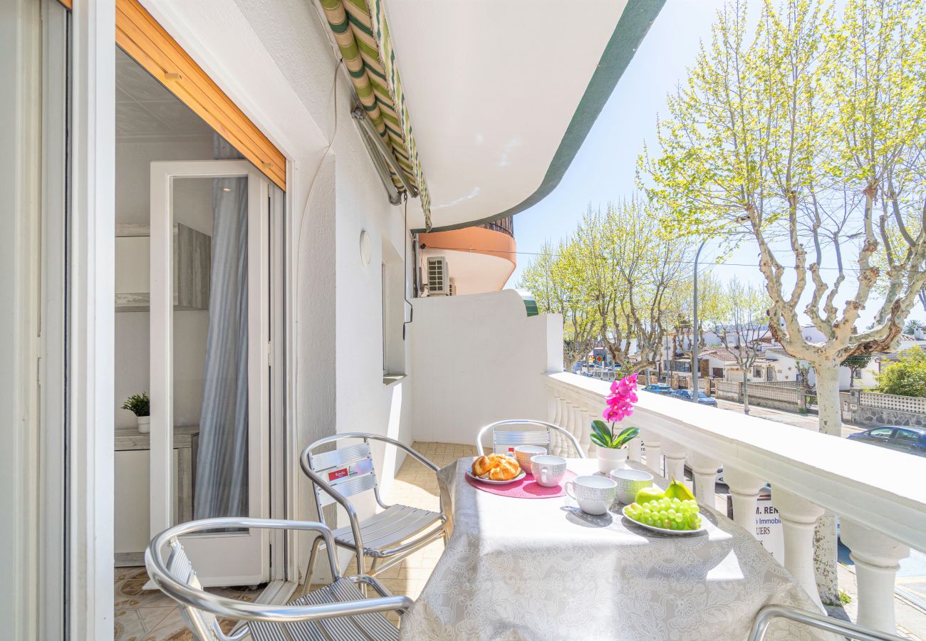 Апартаменты на Эмпуриабра / Empuriabrava - 0195-PORT EMPORDA Квартира с 2 спальнями и террасой