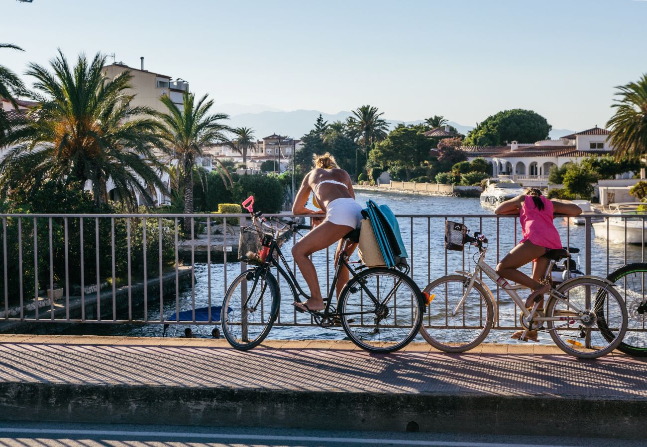 Апартаменты на Эмпуриабра / Empuriabrava - 0132-PORT MOXO  Квартира с террасой и видом на канал