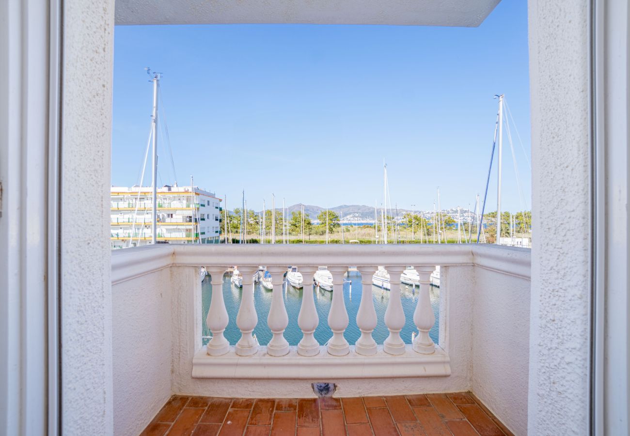 Апартаменты на Эмпуриабра / Empuriabrava - 0132-PORT MOXO  Квартира с террасой и видом на канал