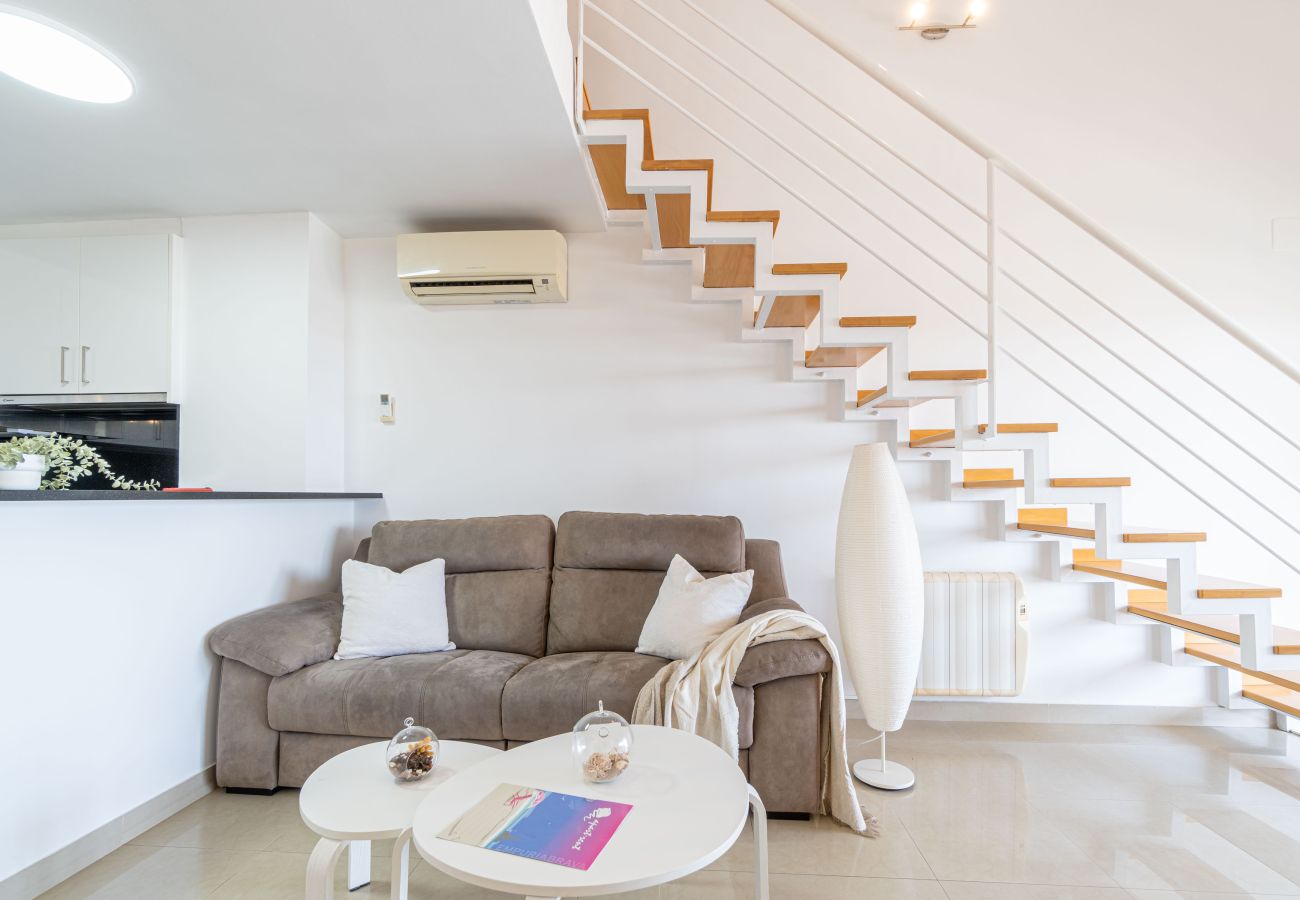 Апартаменты на Эмпуриабра / Empuriabrava - 0160-PORT GREC Квартира с WIFI, Smart TV, видом на канал и море